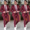 Elegant anpassad Burgundy Män Passar Blazers för Party Prom 2 Stycken Jacka + Byxor Brudgum Bröllopskläder Notched Lapel Mens Tuxedos