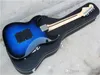 Donkerblauwe elektrische gitaar, zwarte pickguard, 3S zwarte pickups, chromen hardware, met een hardecase