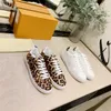 2020 Ankomst Mode Män Kvinnor Fritidsskor leopardmönster Designer Sneakers Skor Topp Hög Vit Äkta läder Klassiska Blomsterskor 35-45