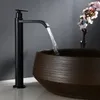 シングル冷たい蛇口の黒い塗装操作バスルームの洗面台の蛇口の高蛇口304ステンレス鋼