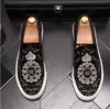 2024 neue Löwenzahn Spikes Flache Nieten Leder Mode Männer Stickerei Loafer Kleid Schuhe Rauchen Slipper Casual Schuh