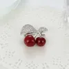 Luxo Cubic Zirconia cerejas do esmalte Pinos bonito da fruta Red Cherry Broches Pin presente da jóia do vintage para seu broche femme bijoux