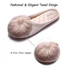 Ciabatte da casa per donna 2020 Scivoli in pelliccia Memory Foam Slip-on Comfort Nappa Pom-Pom Scarpe da casa Camera da letto per matrimoni Ciabatte per interni antiscivolo Y200706