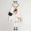 Розничная вешенная летнее лето новое платье девушки любовь сердца буквы мода сарафана без рукавов черная белая детская одежда E80703