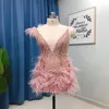 Seksi Backless Pembe Kısa Abiye Custom Made Kılıf Boncuklu Aplike Dantel Tüy Abiye dantelli Spagetti Askı Yarışması Elbise