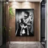 セクシーな女の子がトイレに座って北欧のキャンバスアートポスターとプリントされた黒と白のキャンバス絵画絵画cuadro6985934