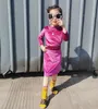 女の子のベルベット衣装2020秋の子供タートルネック3分の1スリーブTシャツレターベルトスカート2PCSデザイナーブランドキッズクロージ