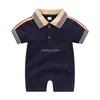 Baby Boys Romper Ny Sommar Spädbarn Stripe Lapel Kortärmad Jumpsuit Nyfödda Bomull Casual Onesie Kids Designer Kläder S378