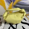 Kadın Lüks Tasarımcılar Çanta 2021 Katı Renk Çanta Deri Çanta Bayan Moda Börek Tote Büyük Kapasiteli Çanta