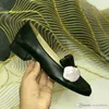 Chaussure bateau classique à talon moyen Cuir de créateur Talon épais Talons hauts 100% cuir de vachette Glands Tête ronde Bouton en métal Femme Petite abeille Chaussures habillées Grande taille 34-39-42 us4-us11