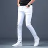 مصمم الأبيض جينز الرجال أزياء العلامة التجارية الجديدة مطاطا الرجال سروال جينز بنطلون سليم صالح عادية الإمتداد جينز نحيل سروال للرجال