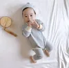 Ropa de diseñador para niños Conjuntos de ropa de tres piezas para bebés Monos Pantalones de manga larga a rayas Conjuntos con sombrero Monos para recién nacidos Prenda LSK512