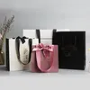 الصين الصانع الأبيض فاخر مطبوعة هدية مخصص للتسوق ورقة حقيبة مع الشعار الخاص بك