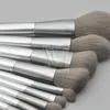 Set di pennelli per trucco grigio argento da 10 pezzi Set di pennelli per trucco professionale in fibra di lana con manico in legno Strumenti per trucco professionale Fondotinta per ombretti Pennello per labbra per sopracciglia
