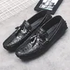 2020 Mężczyźni Mokasyny Mokasyny Slip On Mens Mieszkania Skórzane Mężczyźni Casual Shoes Slip On Black Driving Buty Plus Rozmiar 1.8A P5SB #
