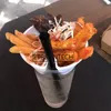 Toptan Beyaz Siyah Snack Kupası Tutucu Yaratıcı Fried Chicken Fries Popcorn Bardaklar Tutucu Tek Kullanımlık Soğuk İçecek Süt Çay Plastik Tepsi