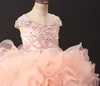 Blush Pink con spalle scoperte Abito da spettacolo per bambine con volant di cristallo Cinghie Abito da festa per bambini Abito formale Abito da ballo Abiti da ragazza di fiori Personalizzato C165