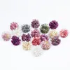 装飾的な花の花輪100ピースミニシルクカーネーション造花家の装飾アクセサリー工芸品DIYギフトキャンディボックススクラップブッキングWRE