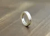 S925 Серебряное кольцо стерлингового кольца Персонализированные буквы классической пары модных модных стилей вокруг простых ретро -хипстерских ювелирных изделий5668893