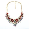 Wunderschöne Blume Lätzchen Halskette mit klarem Kristall für Frauen Kostüm Schmuck Blau Rot Rosa Bunte 8 Farben 1 Stück