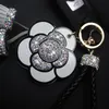 Luxur Mirror Crystal Rose Flowers Keychain Bag Pendant Car Ornaments Charm för Women Leather Key Chain Tassel Key Ring Porte4140422