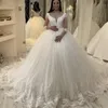 Underbara bröllopsklänningar Tre kvart ärmar Bollklänning Lace Applique Crystal Wedding Bridal Bowns With Lace Up Back Princess C191