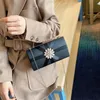 2020 bolsos de mano de noche con flores de diamantes para mujer, carteras de banquete de seda con cadena, monedero para cena de boda, triangulación de envíos