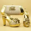 Zapatos italianos con conjunto de bolsos a juego decorados con apliques Zapatos y bolsos africanos Conjunto a juego Elegantes zapatos italianos para mujer1