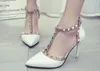 Aike Ásia New Mulheres Bombas de Verão de moda sexy Rebites Pointed casamento Toe partido sapatos de salto alto Mulher Sandálias