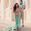 2021 Robes de bal de sirène à col en V profond Turquoise et or robes de soirée perlées, plus la taille haut bas balayage train robe de soirée formelle258A