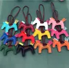 Accessoires de porte-clés de lanière de poney en cuir PU de mode transfrontalière, porte-clés en coton rempli de pompons cousus à la main, pendentif de sac à main, multicolore en option