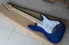 Guitare électrique bleu personnalisé d'usine avec manche en érable, pickguard blanc, quincaillerie chromée, 22 frettes, peut être personnalisée