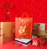 Rode Plastic Zak met Handvat Bruiloft Favor Favor Papier Gift Bags Chinese Wind Pouch Levert Hoge kwaliteit Groothandel Prijs