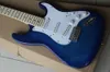 Fabrikspezifische blaue E-Gitarre mit Ahorngriffbrett, weißem Schlagbrett, Chrom-Hardware, 22 Bünden, kann individuell angepasst werden