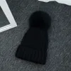 Bonnets côtelés unis de concepteur avec boule de fourrure de renard véritable amovible tricoté acrylique chapeaux chauds d'hiver 3 tailles pour bébé enfants adultes Slo1006484