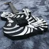 Anpassade Grand Skull Bones snidade kroppsgitarr 6 strängar GL Electric Guitar5787261
