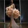 Robe de soirée Yousef aljasmi Kim kardashian Col haut Orange Split Plume Manches bouffantes Sirène Manches longues Zuhair murad Ziadnakad 0017