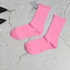 Chaussettes pour hommes chaussettes à paris sports 100 coton classique imprimement extérieur femme porte les bas d'été de taille moyenne couleur aléatoire