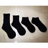 Calcetines de algodón de Color sólido para hombres y mujeres, calcetines casuales transpirables blancos y negros, regalo para amor, amigo, precio al por mayor