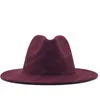 Einfache äußere weinrote innere schwarze Wollfilz-Jazz-Fedora-Hüte mit dünner Gürtelschnalle für Männer und Frauen, breite Krempe, Panama-Trilby-Kappe
