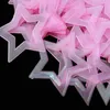 40 sztuk / partia Luminous Naklejki Ścienne Glow In The Dark Stars Naklejki Naklejki Dla Dzieci Baby Room Home Decor Kolorowe Fluorescencyjne Star Naklejki