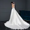 Nuovi arrivi raso una linea di abiti da sposa Vestido De Noiva rilievo cristallo della vita Backless sexy Halter elegante di cerimonia Abiti da sposa