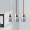現代のミニマリズムLEDペンダントライトノルディック屋内照明ウッドガラスペンダントランプリビングルームベッドルームの装飾掛かるランプ
