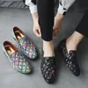 Nowe Mężczyźni Casual Comfort Shoes Slip Slip On Bling Glitter Trending Some Tooure Shoes Man Round Toe Flat Moccasin Shoe Plus Size 38-48