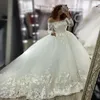 Luksusowa suknia balowa sukienki ślubne Bateau długie rękawy z koronki z koronką netto Katedralne suknie ślubne Eleganckie Arabian Dubai Custom Made Vestidos de novia