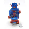 NB Tinplate Retro Wind-up Robot kan trumma Walk Clockwork Toy Nostalgic Ornament för barn födelsedag julpojke gåva samla 277Z