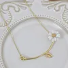 Designer Women Bracelet White Daisy Bangle Copper with Gold Plated Elegant Flower Earrings Choker Jewelry Suit Fash5070814