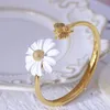 Gioielli di designer di lusso Gioielli Donne Collana Bianco Daisy Ciondolo Collane Fashion Flower Wedding Jewelry Set di gioielli in rame con placcato oro elegante