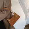 Designer- temperament liten väska kvinnlig 2020 ny vintage axelväska fransk nisch västra stil mode underarm paket