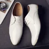 Mode affaires robe de mariée chaussures hommes en cuir verni hommes chaussures décontracté Style britannique bout pointu chaussures plates hommes HV-038